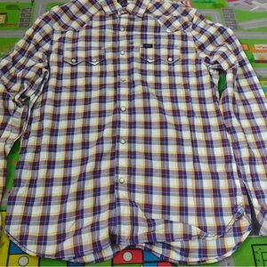 Casual Plaid Button-Down Shirt in Purple and White